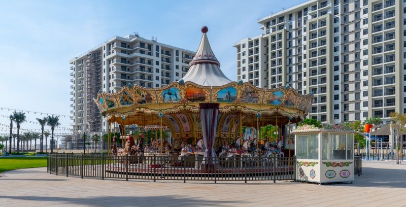 Town Square Dubai on X: Admire the views of the park on board with your  kids at Town Square Dubai's very own mini train! Open daily! Saturday -  Wednesday from 11am 